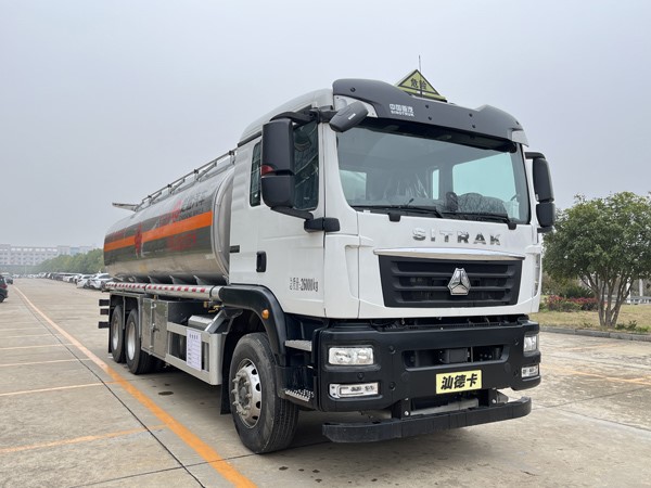 23.1方重汽汕德卡后双桥铝合金运油车