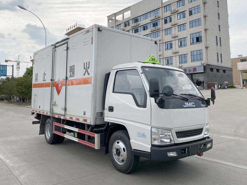 CSC5040XRYJ6型易燃液体厢式运输车