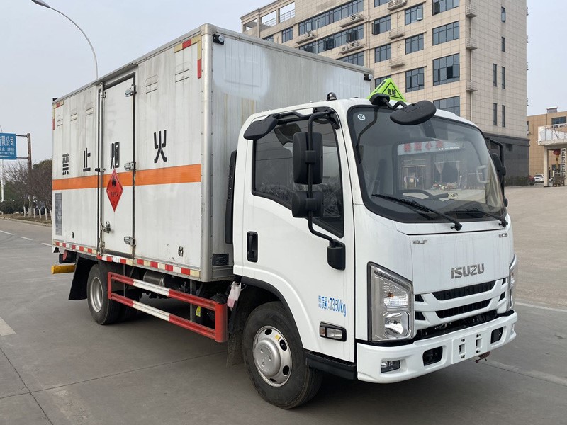 CSC5070XRQJW6型易燃气体厢式运输车