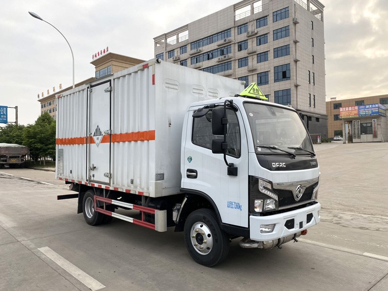CSC5075XZW6型杂项危险物品厢式运输车