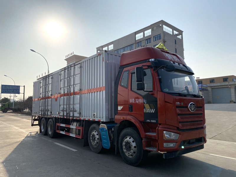 CSC5321XRYC6型易燃液体厢式运输车