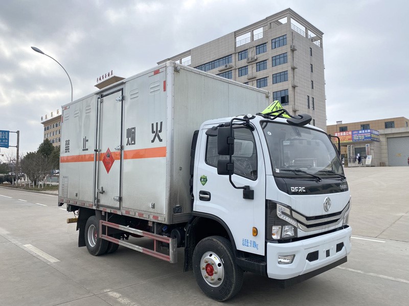 CSC5095XRY6型易燃液体厢式运输车