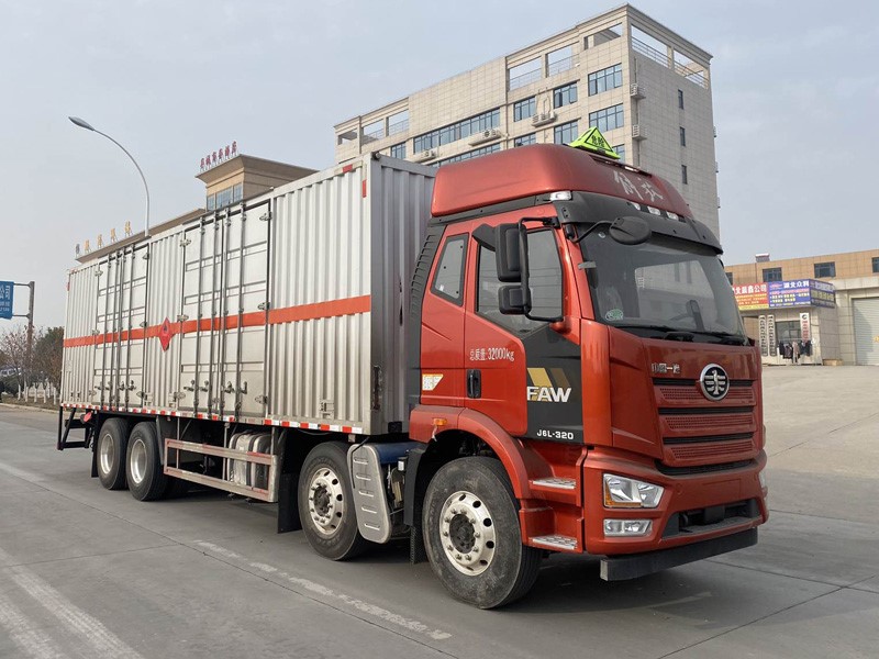 CSC5321XRQC6型易燃气体厢式运输车