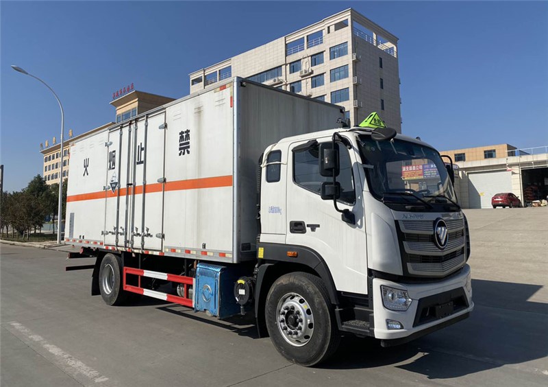 CSC5180XFWB6型腐蚀性物品厢式运输车