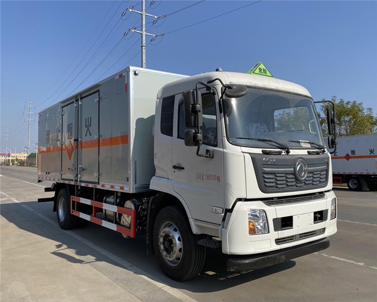 CSC5181XRYD6型易燃液体厢式运输车