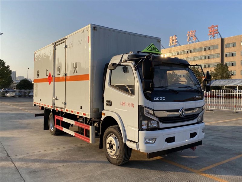 CSC5125XRY6型易燃液体厢式运输车