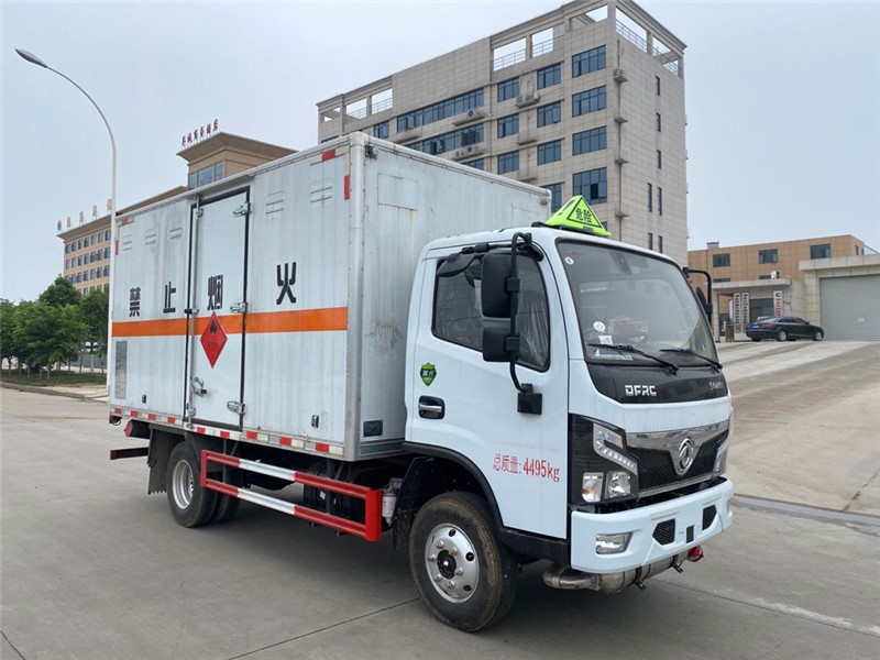 CSC5041XRY6型易燃液体厢式运输车