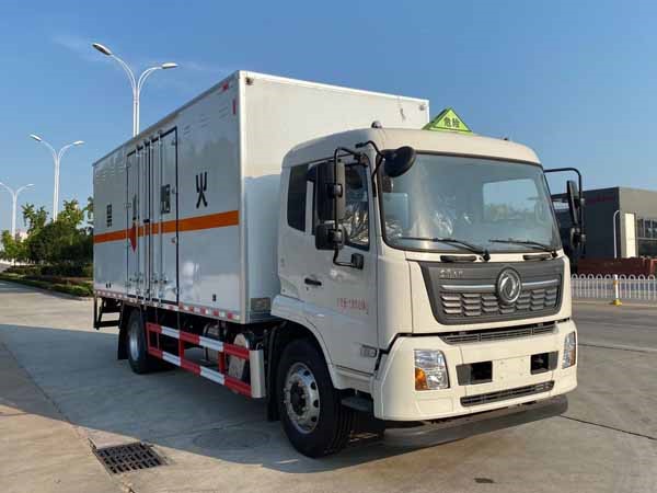 CSC5181XRQD6型易燃气体厢式运输车