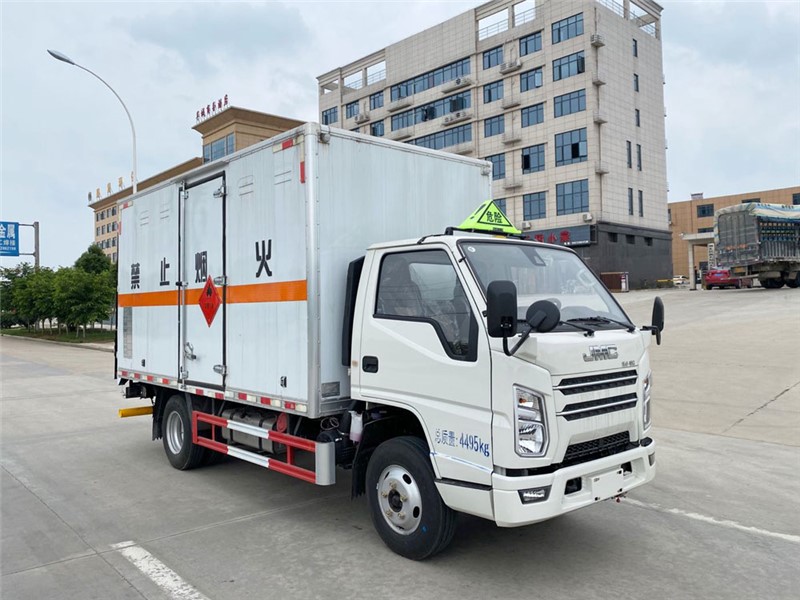 CSC5040XRQJ6型易燃气体厢式运输车
