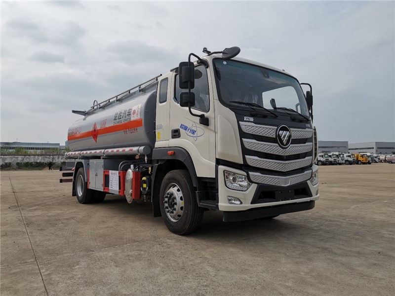 15.8方奔驰欧曼油罐车